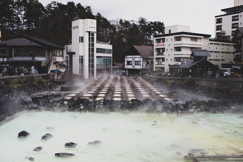 湯の川温泉の湯けむり ・ Steam at Yunokawa Onsen