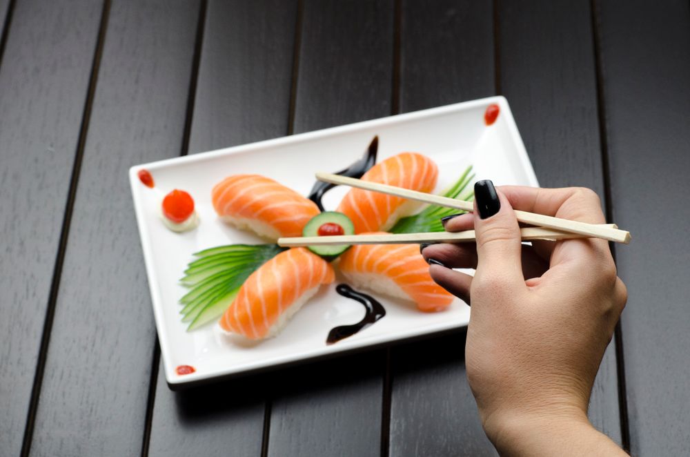 回転寿司 ・ Conveyor-belt sushi